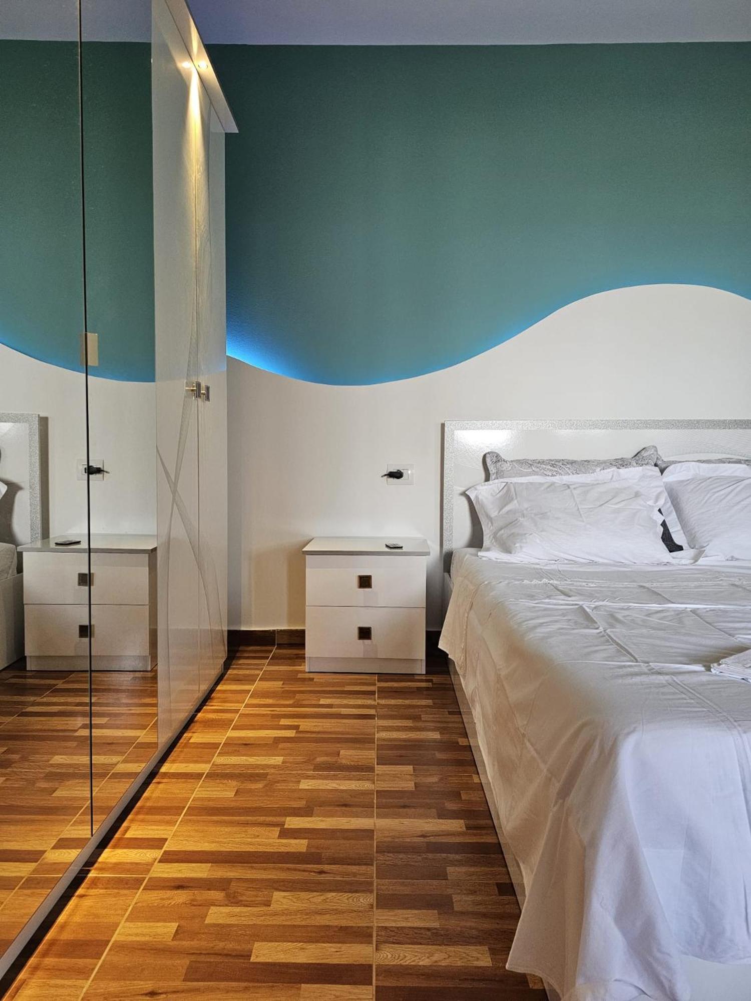 Lemon Garden Apartment-Hot Tub Jacuzzi จีโรคาสเตอร์ ภายนอก รูปภาพ