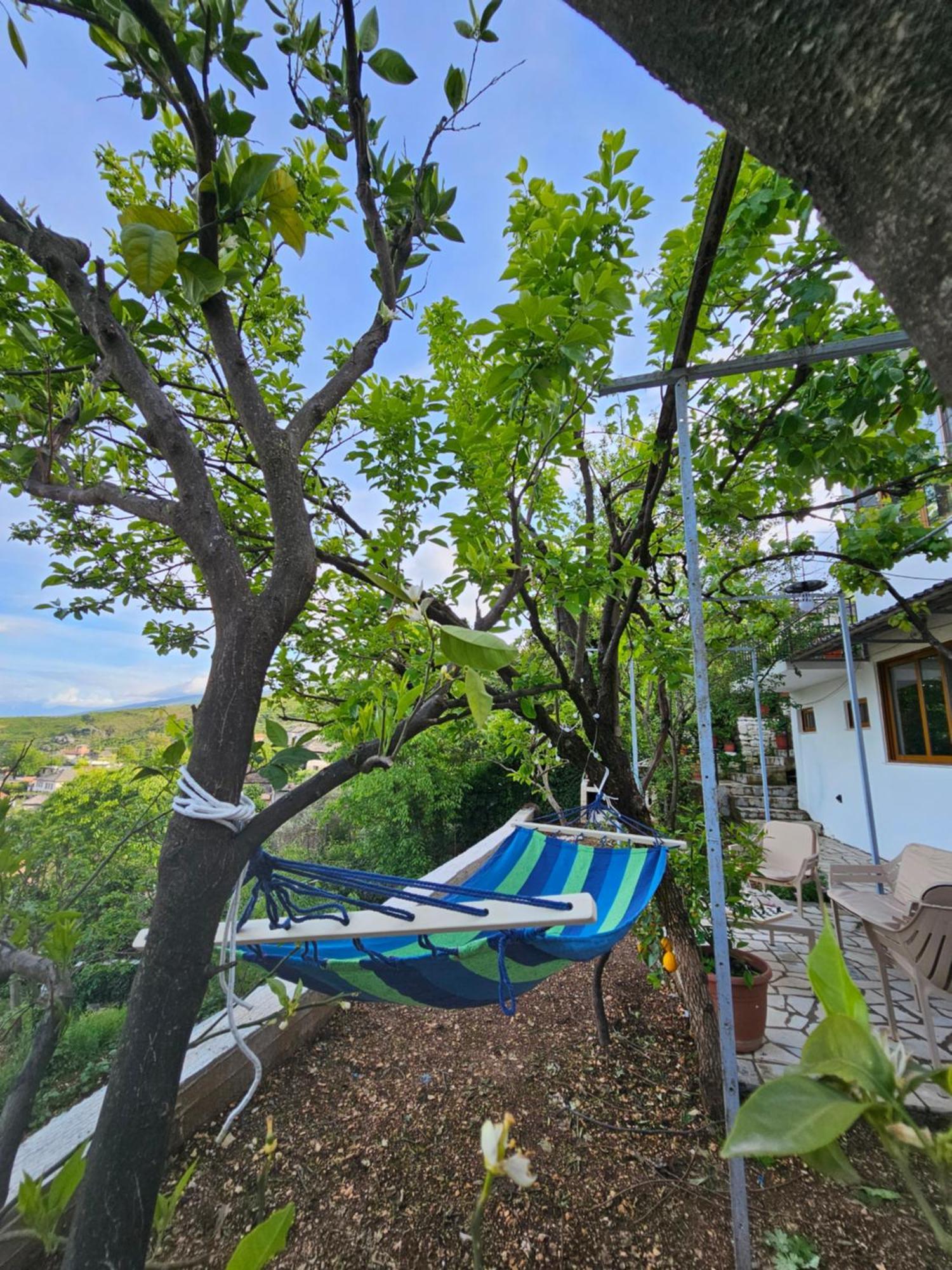 Lemon Garden Apartment-Hot Tub Jacuzzi จีโรคาสเตอร์ ภายนอก รูปภาพ