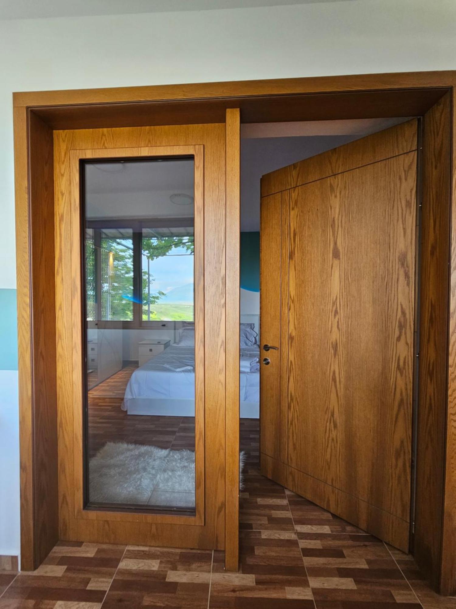 Lemon Garden Apartment-Hot Tub Jacuzzi จีโรคาสเตอร์ ภายนอก รูปภาพ