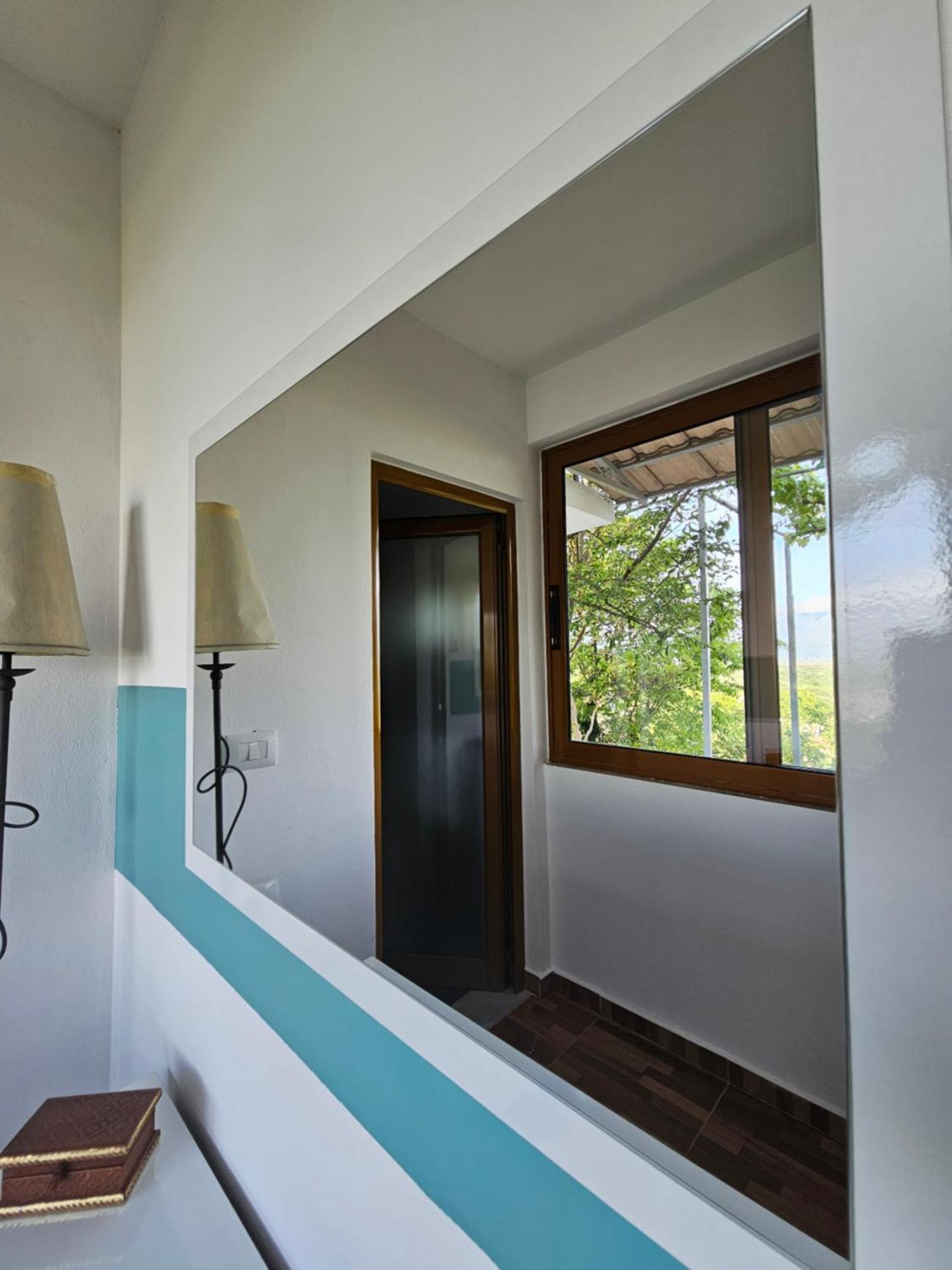 Lemon Garden Apartment-Hot Tub Jacuzzi จีโรคาสเตอร์ ภายนอก รูปภาพ