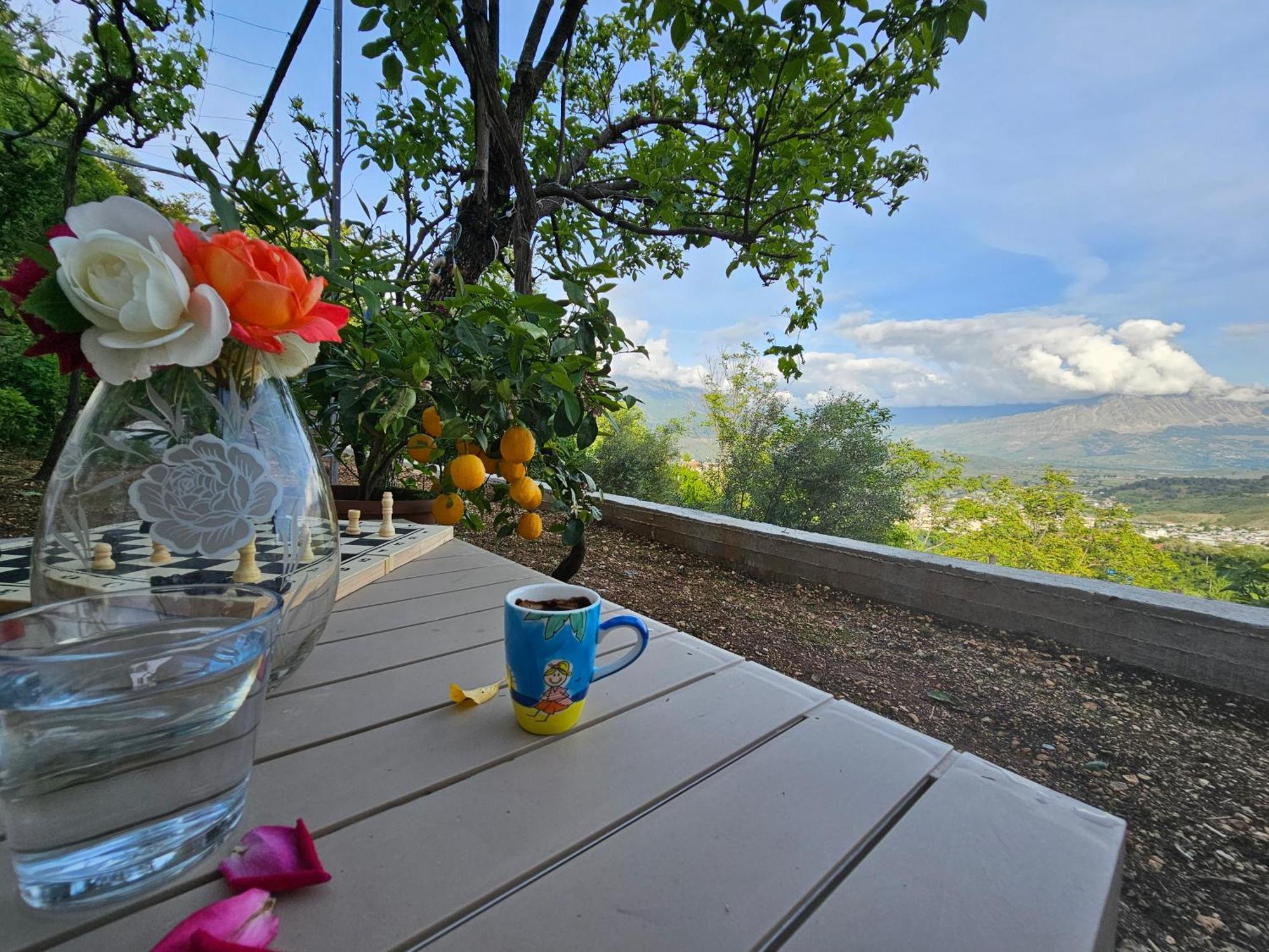 Lemon Garden Apartment-Hot Tub Jacuzzi จีโรคาสเตอร์ ภายนอก รูปภาพ