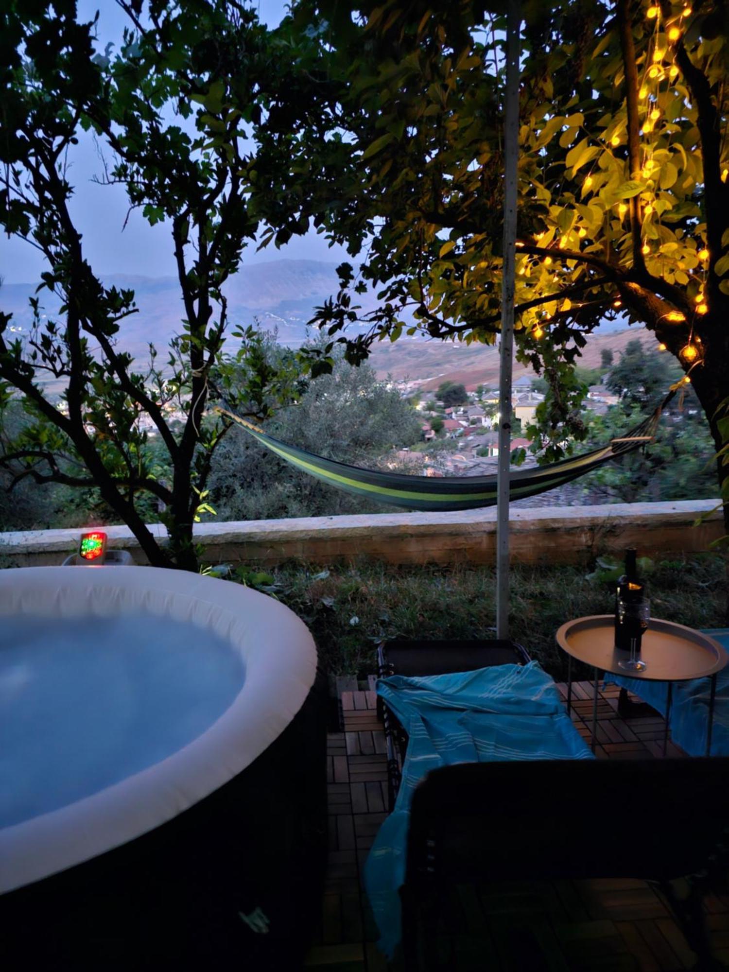 Lemon Garden Apartment-Hot Tub Jacuzzi จีโรคาสเตอร์ ภายนอก รูปภาพ