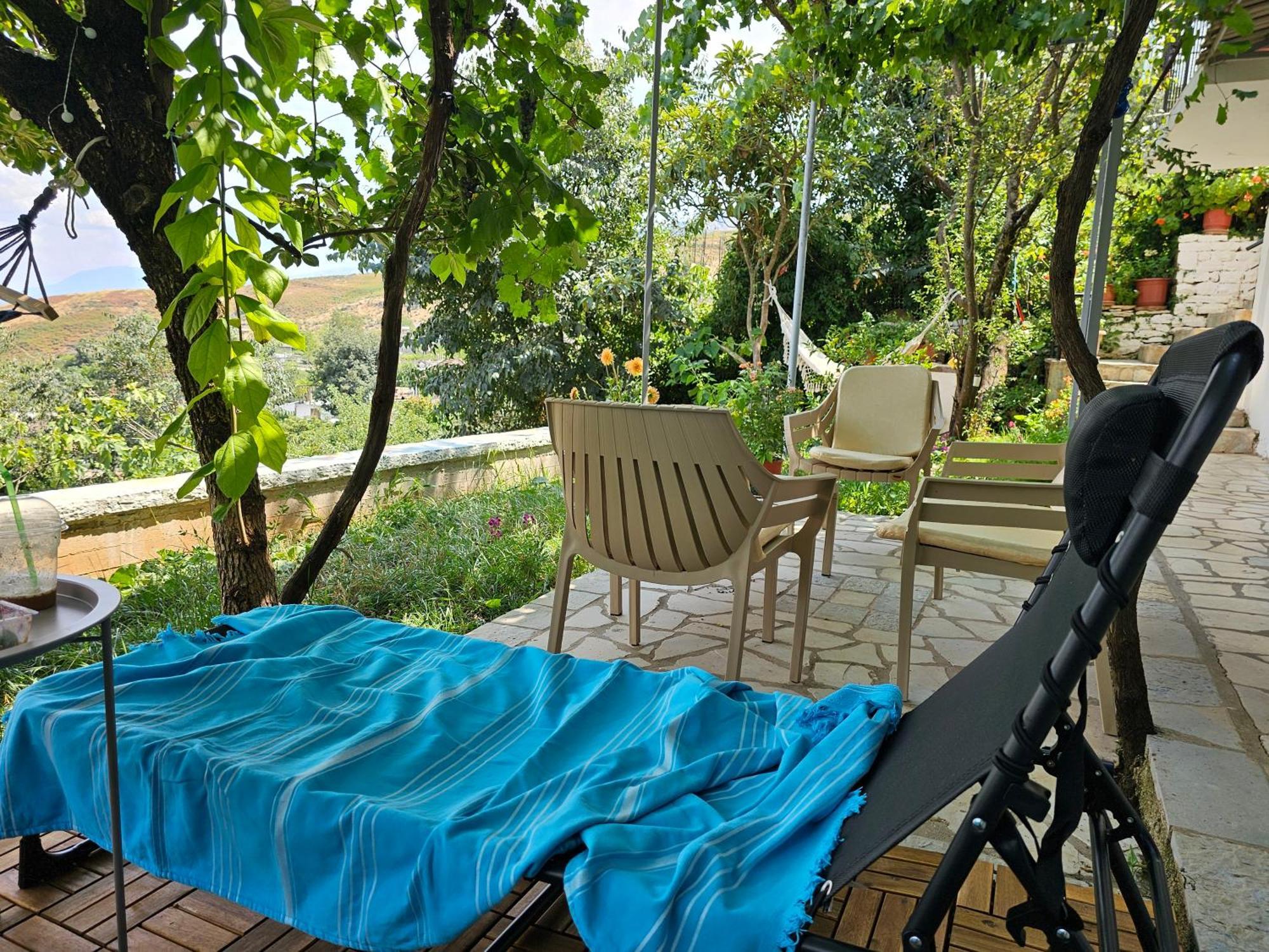 Lemon Garden Apartment-Hot Tub Jacuzzi จีโรคาสเตอร์ ภายนอก รูปภาพ