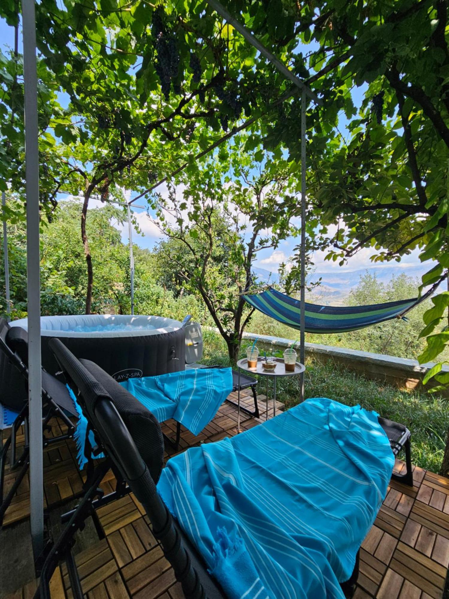 Lemon Garden Apartment-Hot Tub Jacuzzi จีโรคาสเตอร์ ภายนอก รูปภาพ
